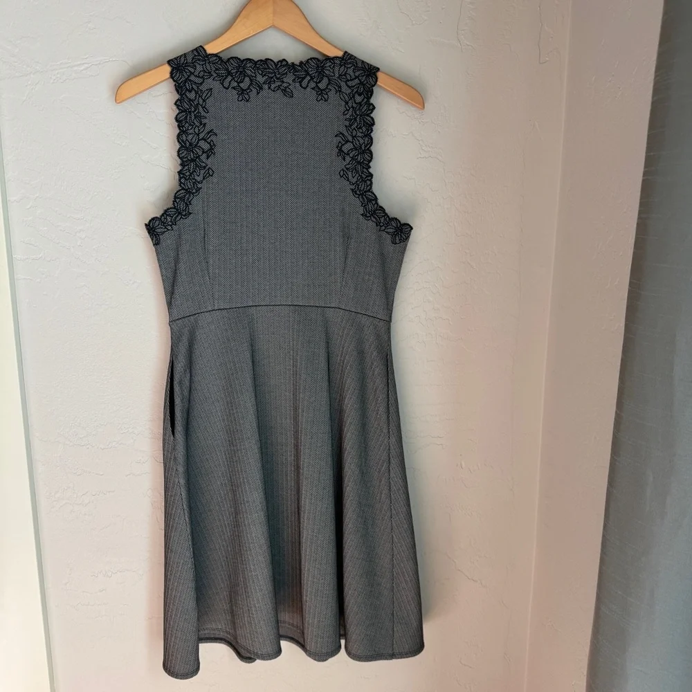 Banana‎ Republic Dress Womens Dark Gray Fit & Flay with Floral Embroidery Midi 6